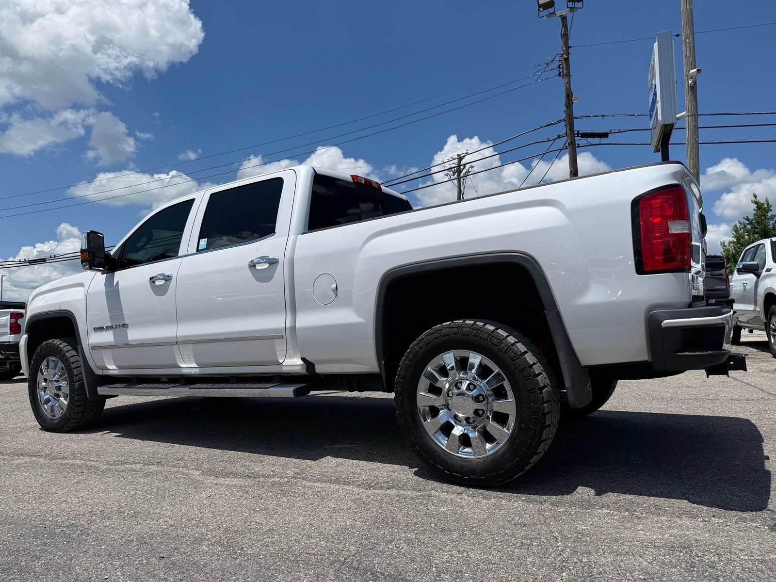 Used 2019 GMC Sierra 2500 Denali w/ Duramax Plus Package AWD/4WD image 4