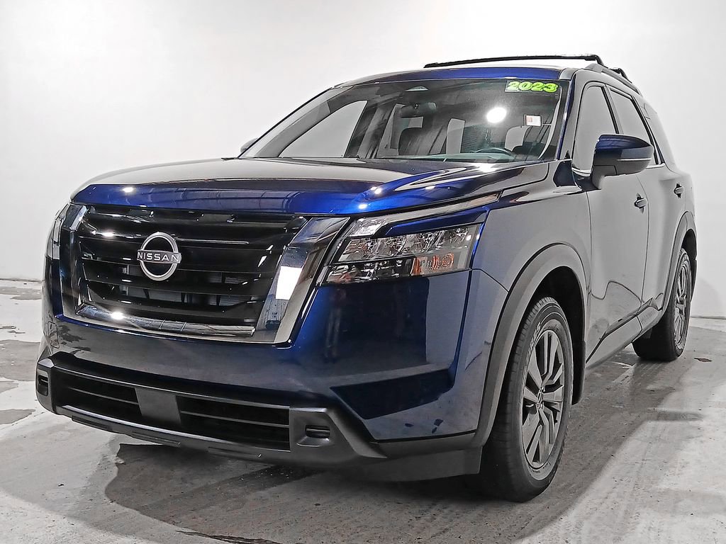 Used 2023 Nissan Pathfinder SV image 3