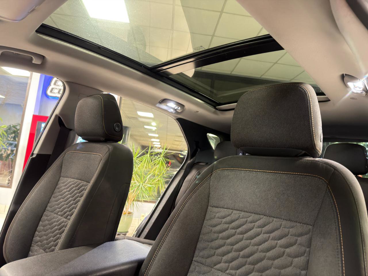 Used 2020 Chevrolet Equinox LT FWD image 19