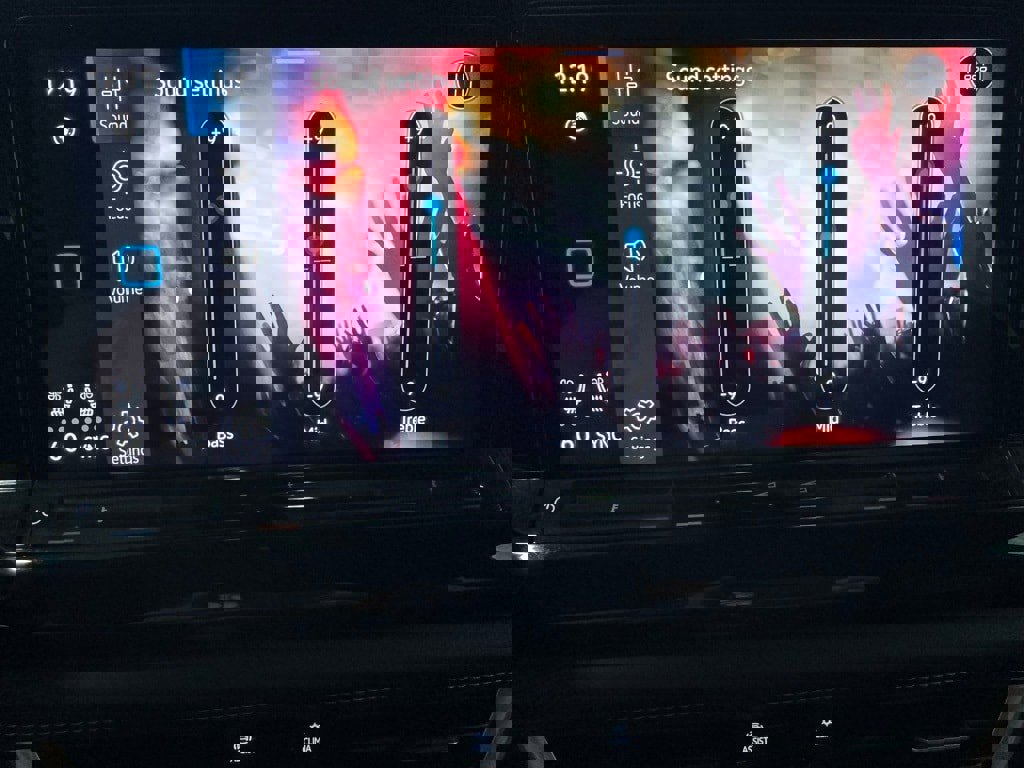 Used 2025 Volkswagen Atlas Cross Sport SE image 35