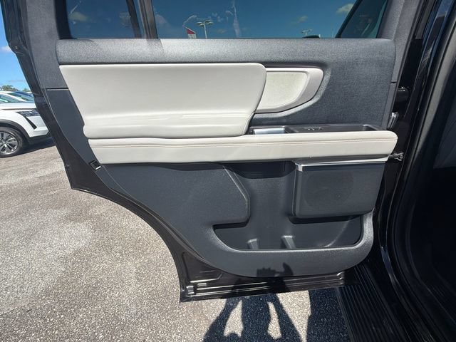 Used 2025 Ford Expedition Active AWD/4WD image 22