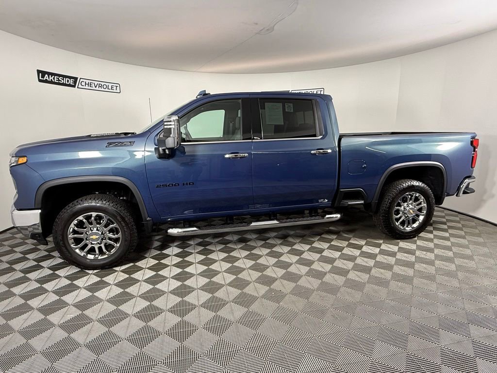 Used 2026 Chevrolet Silverado 2500 LTZ w/ LTZ Premium Package AWD/4WD image 3