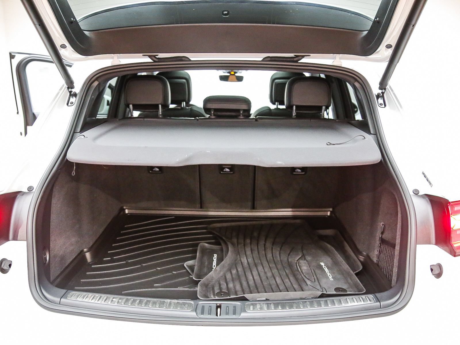 Certified 2026 Porsche Macan AWD/4WD image 64