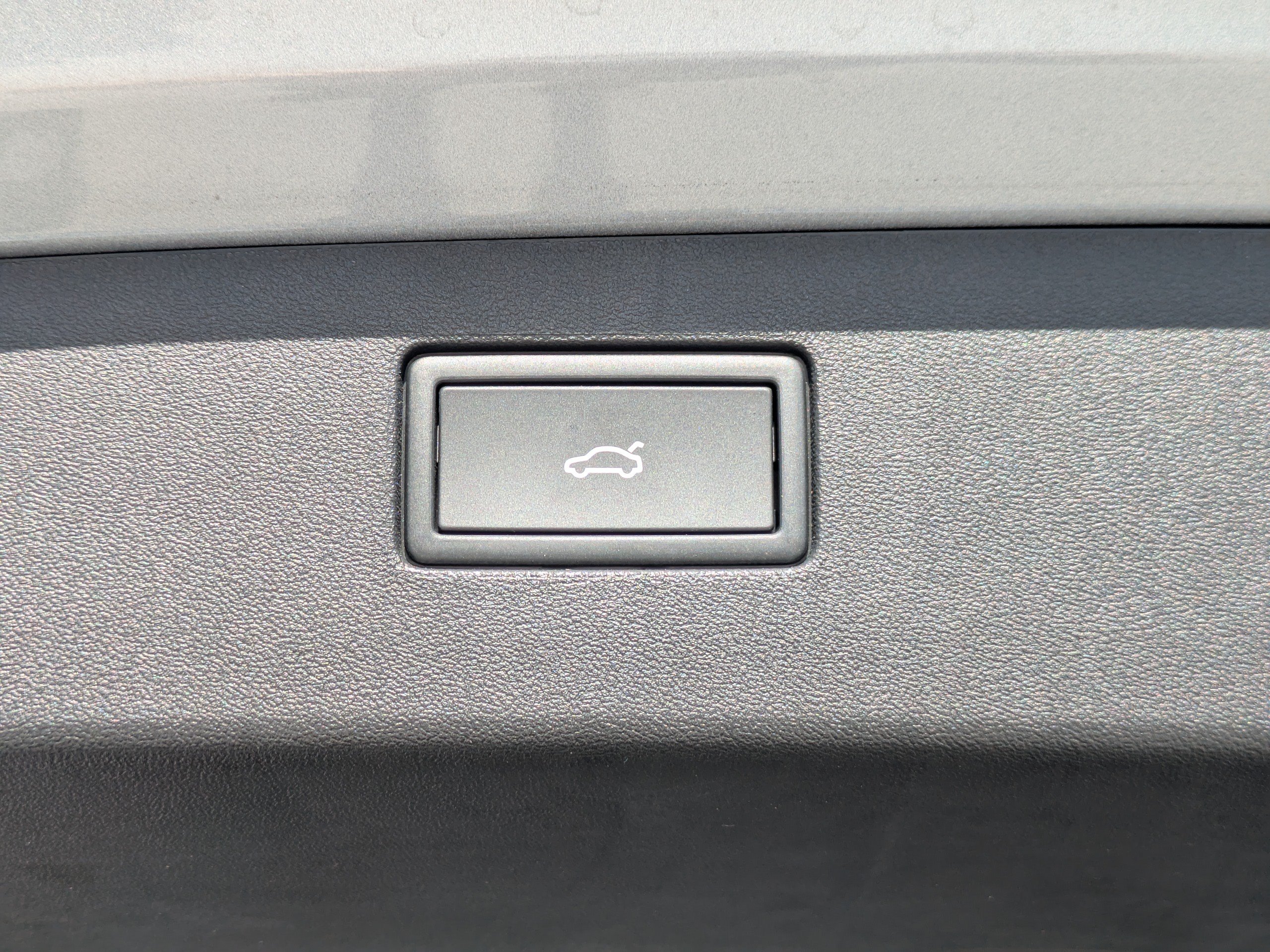 Certified 2025 Volkswagen Tiguan SE FWD image 13