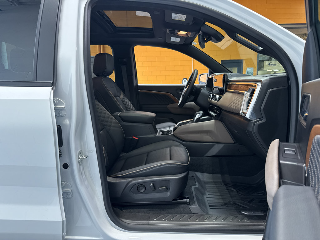 Used 2025 GMC Canyon Denali AWD/4WD image 19