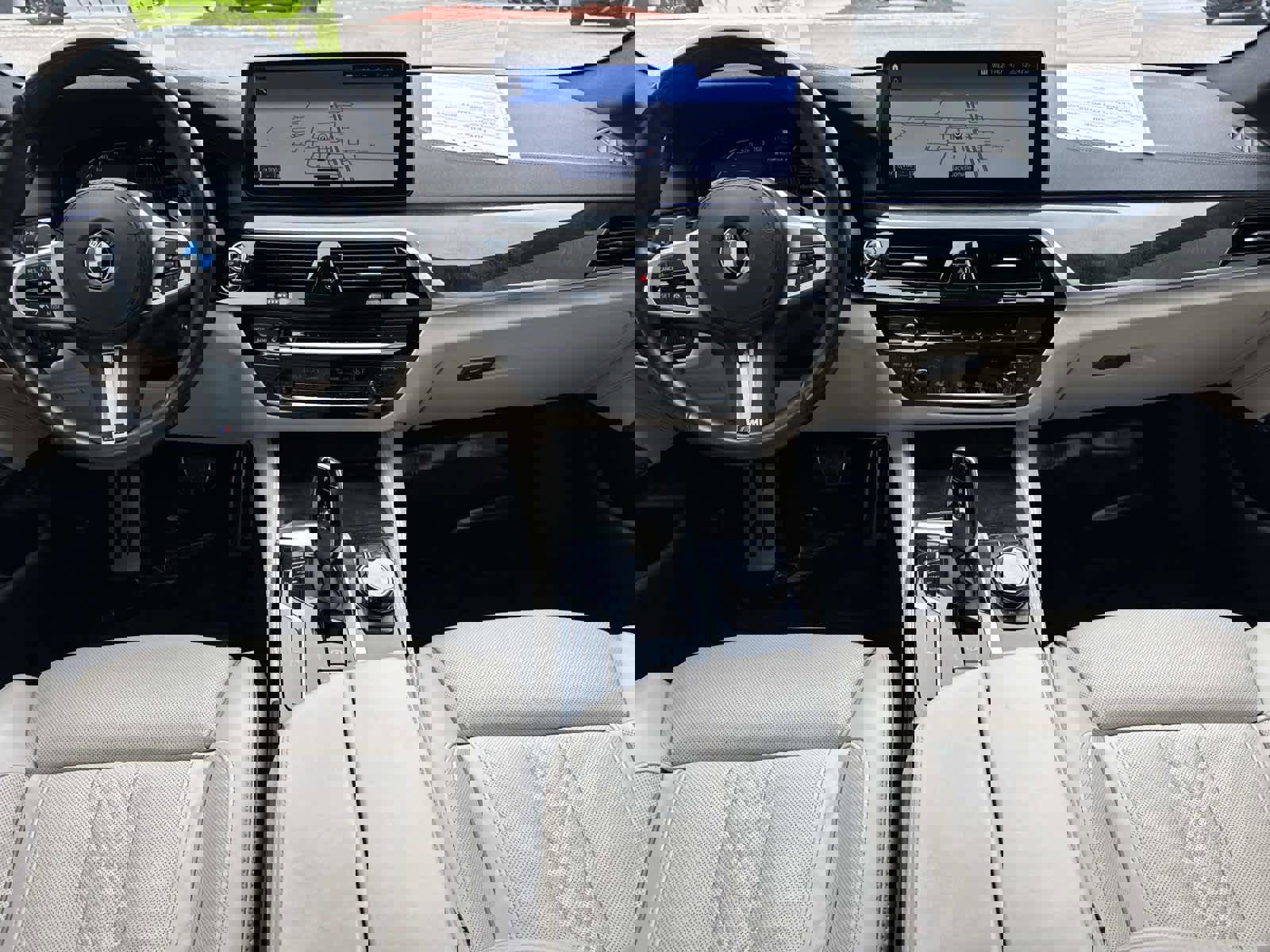 Used 2021 BMW M550i xDrive w/ Executive Package image 16