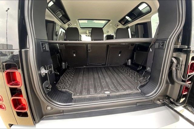 Used 2025 Land Rover Defender 110 S image 33