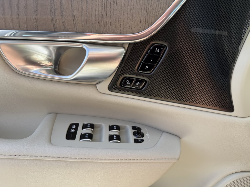 Used 2024 Volvo S90 B6 Plus w/ Protection Package Premier AWD/4WD image 30