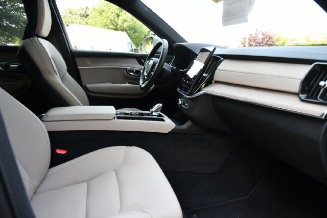 Certified 2026 Volvo XC90 B6 Plus AWD/4WD image 33