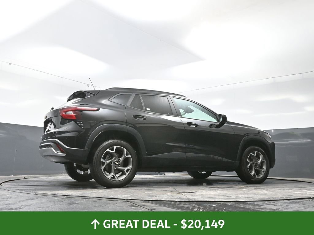 Used 2025 Chevrolet Trax LT image 52