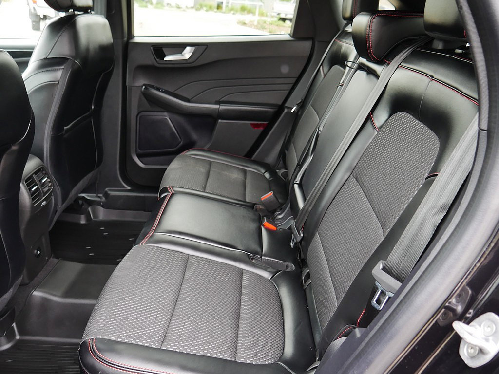 Used 2024 Ford Escape ST-Line w/ Tech Pack #1 AWD/4WD image 17