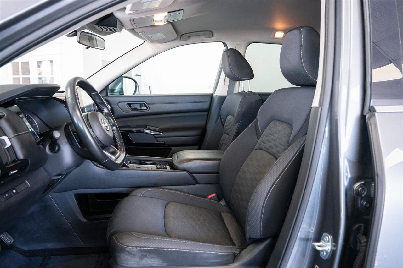 Used 2024 Nissan Pathfinder SV AWD/4WD image 13