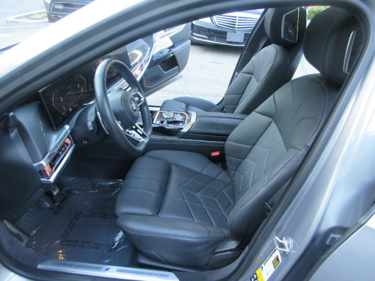 Used 2023 BMW 760i xDrive AWD/4WD image 12