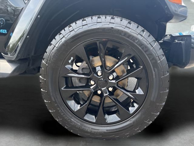 Used 2021 Jeep Wrangler Unlimited Sahara image 32