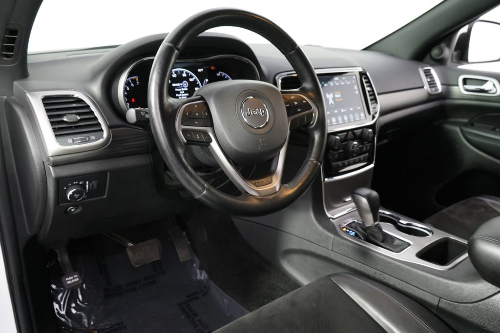 Used 2021 Jeep Grand Cherokee Laredo X AWD/4WD image 12