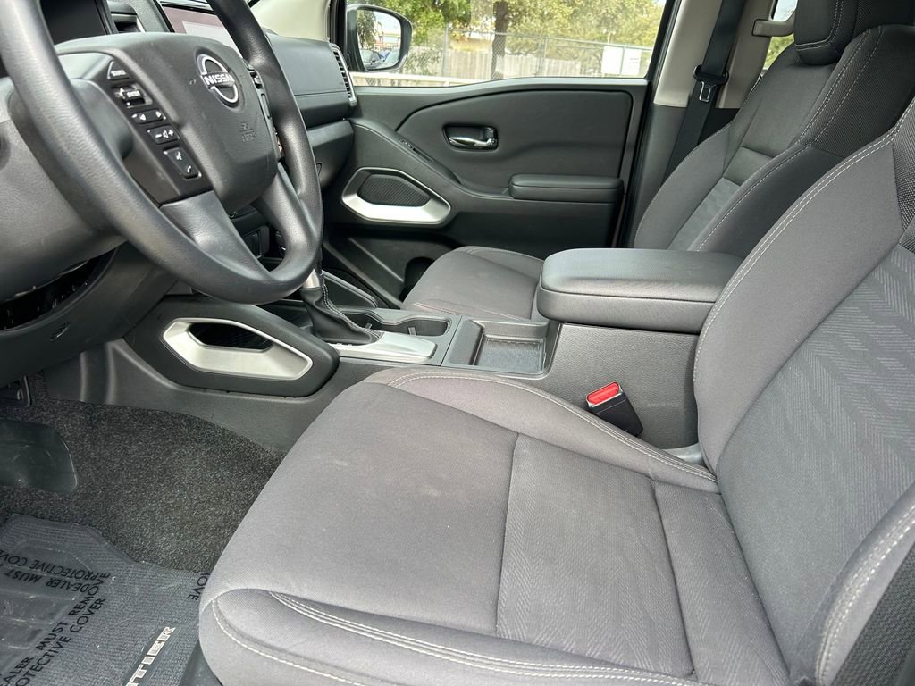 Used 2024 Nissan Frontier SV image 11