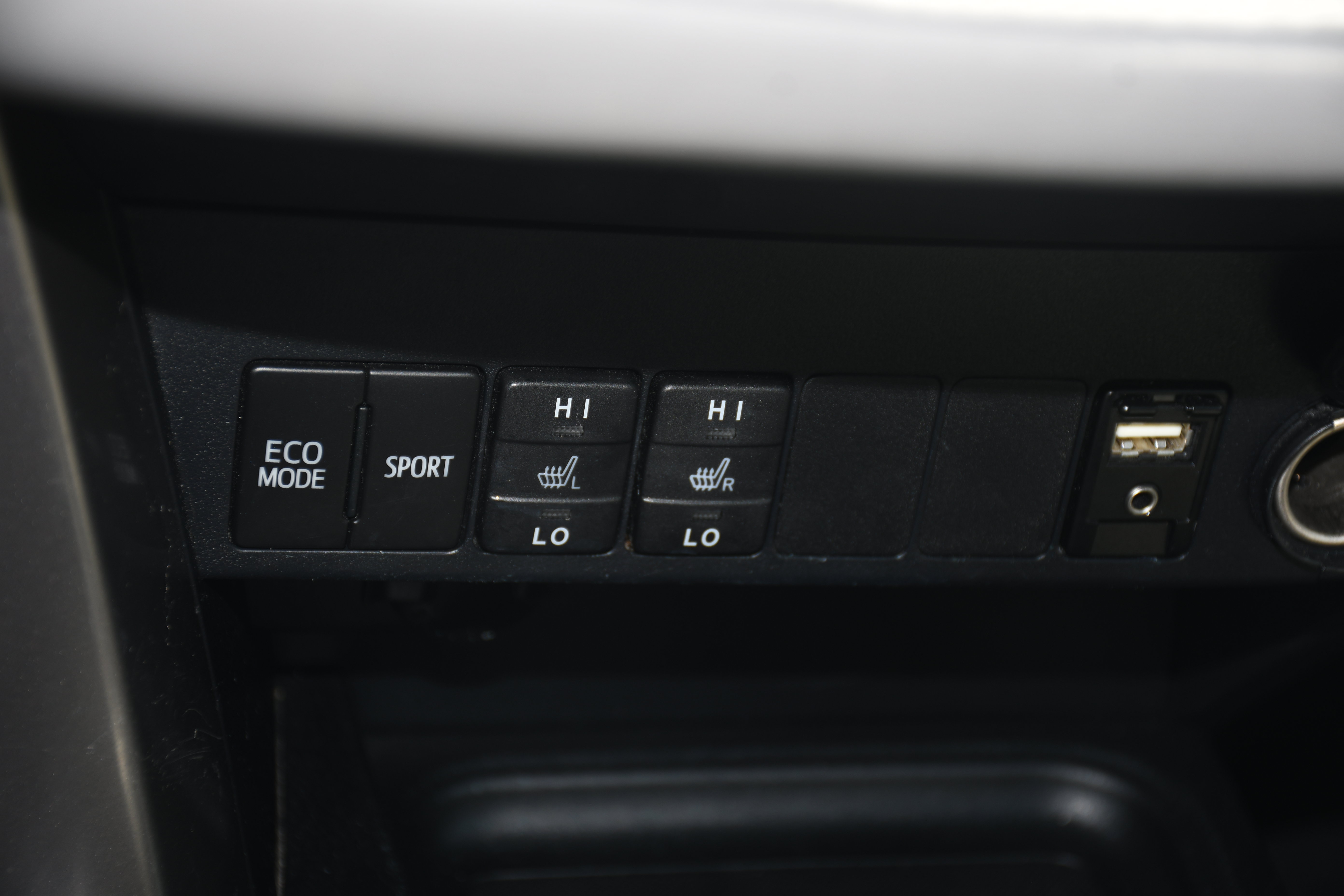Used 2018 Toyota RAV4 Limited FWD image 15