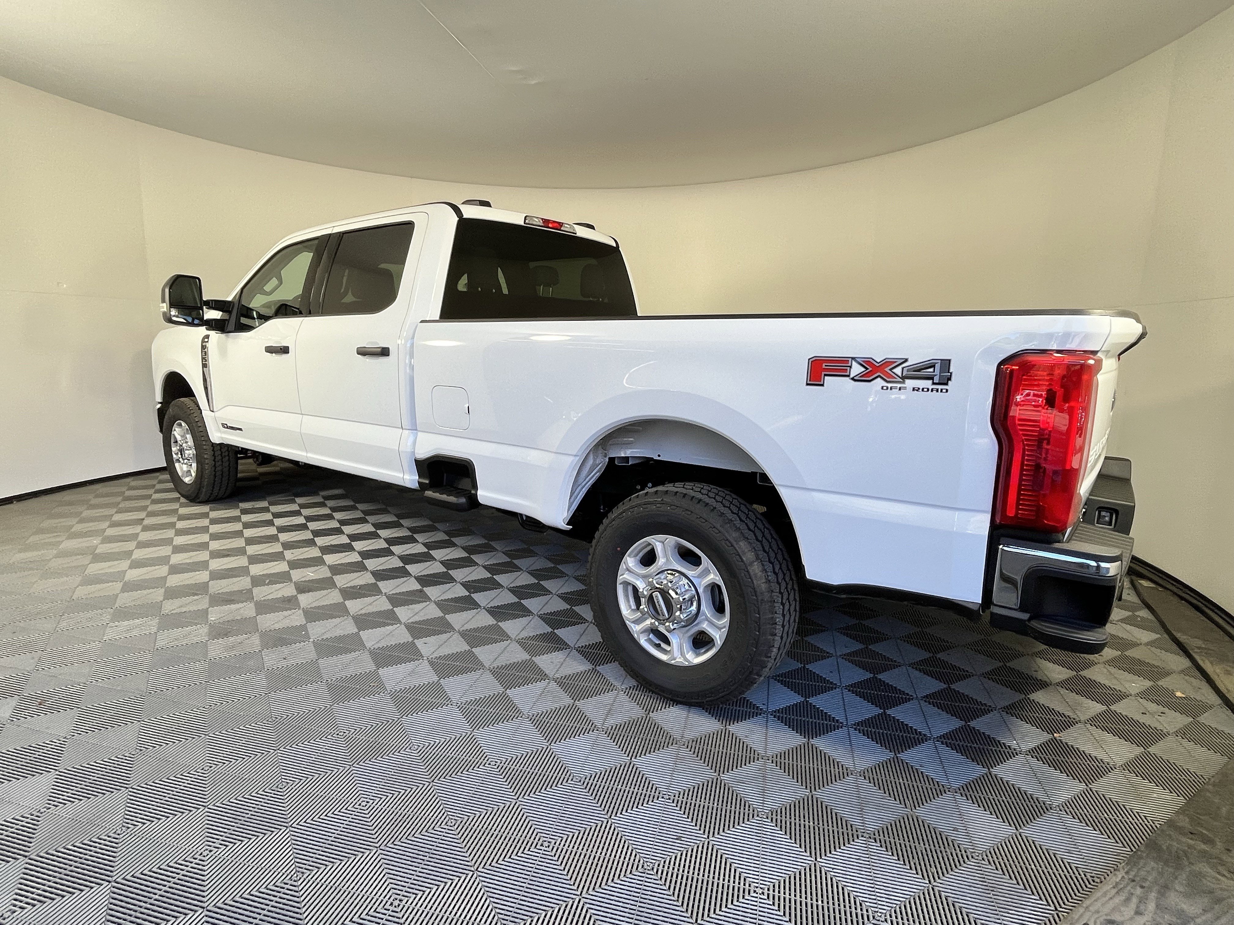 New 2026 Ford F350 XLT w/ FX4 Off-Road Package image 3