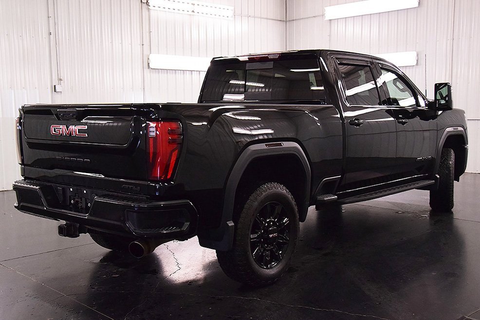 Used 2024 GMC Sierra 2500 AT4 w/ AT4 Preferred Package image 9