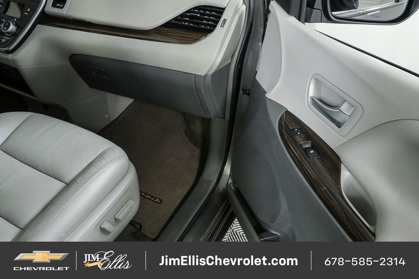 Used 2016 Toyota Sienna XLE FWD image 22