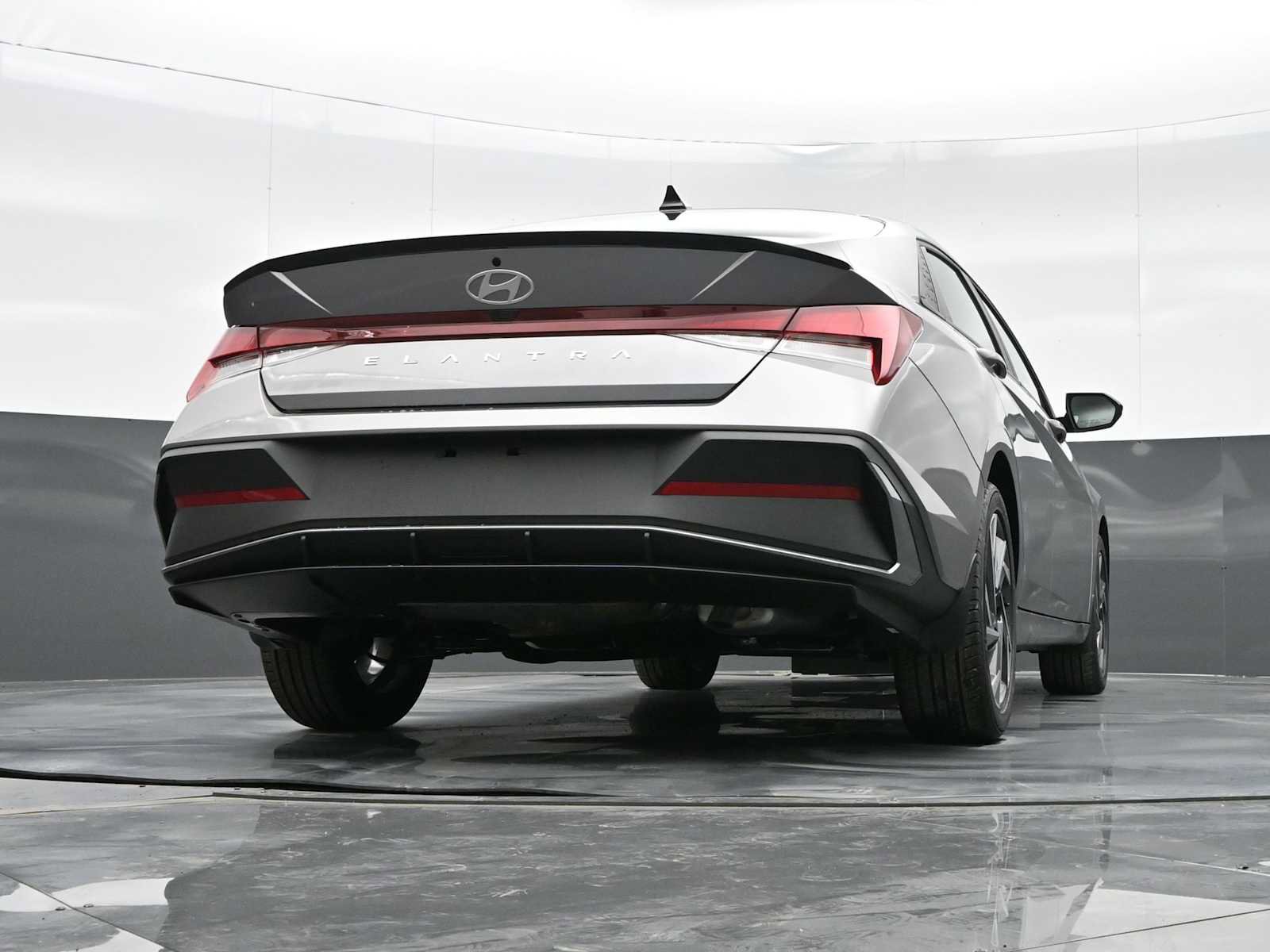 Certified 2025 Hyundai Elantra Sport image 49