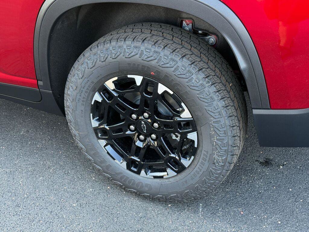 New 2027 Chevrolet Traverse Z71 w/ LPO, Floor Liner Package AWD/4WD image 19