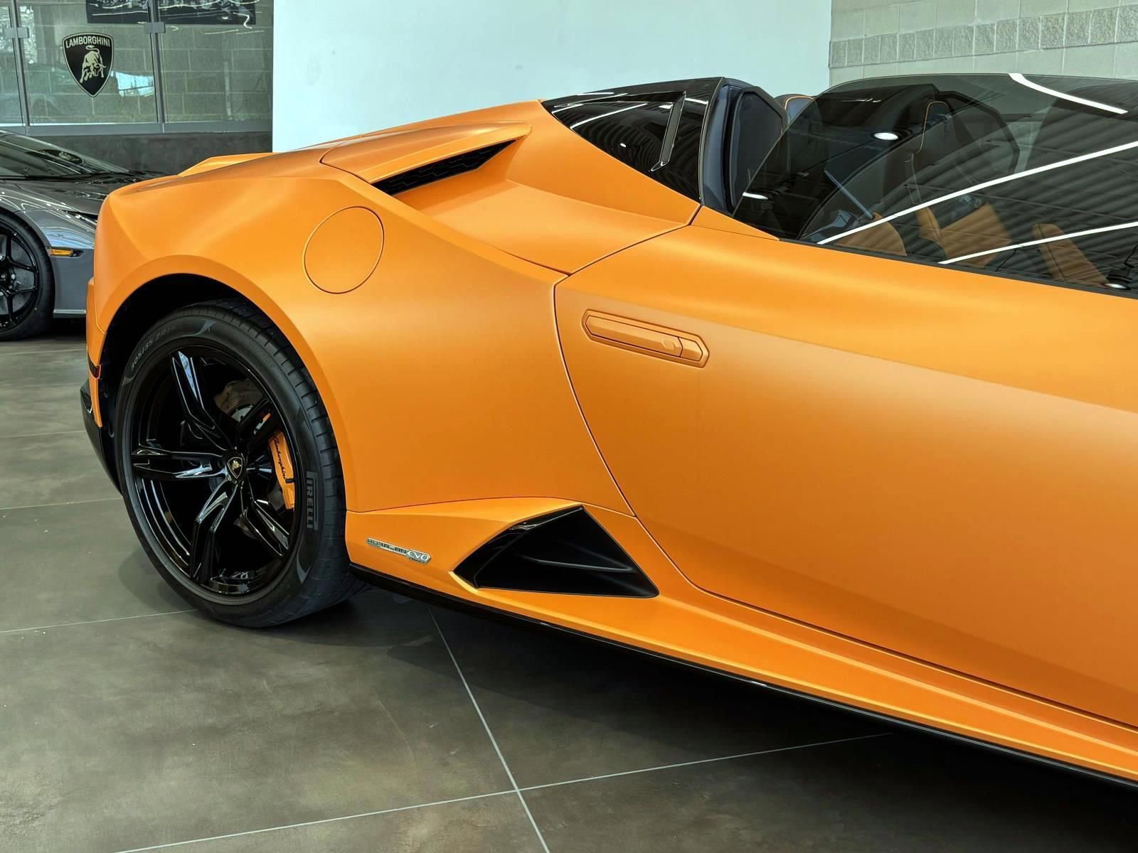 Used 2021 Lamborghini Huracan EVO RWD image 6