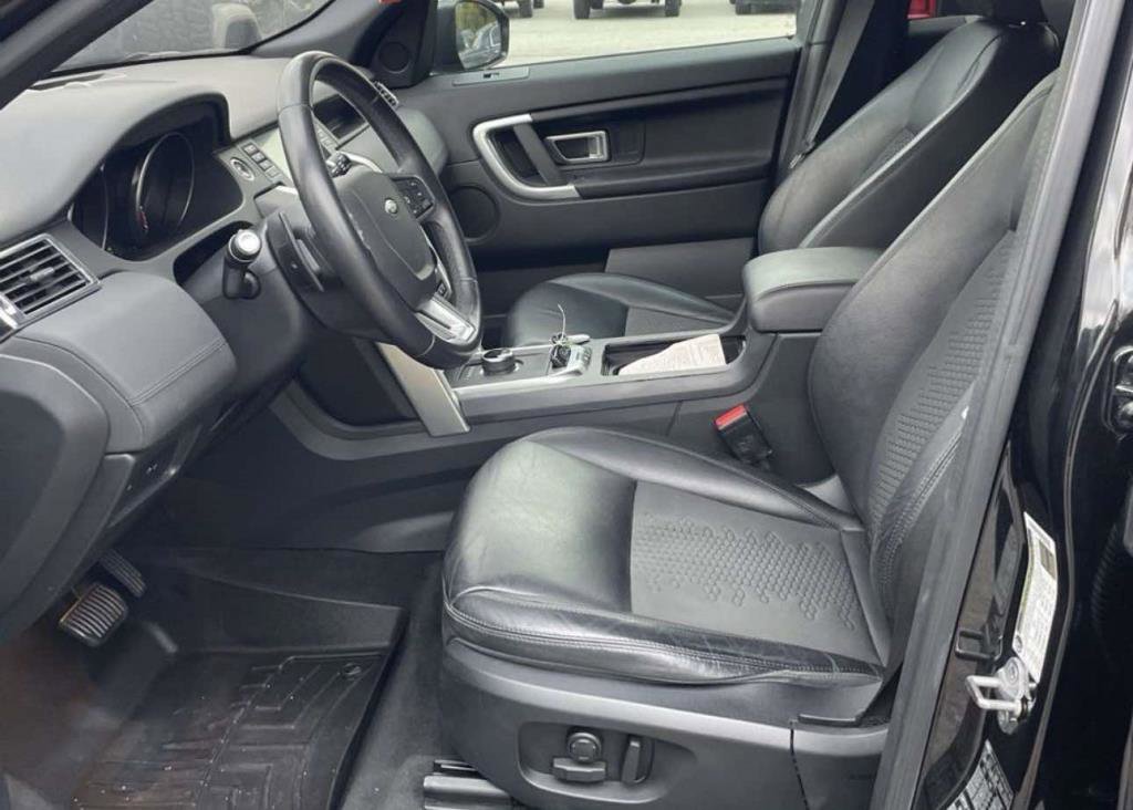 Used 2019 Land Rover Discovery Sport SE image 2