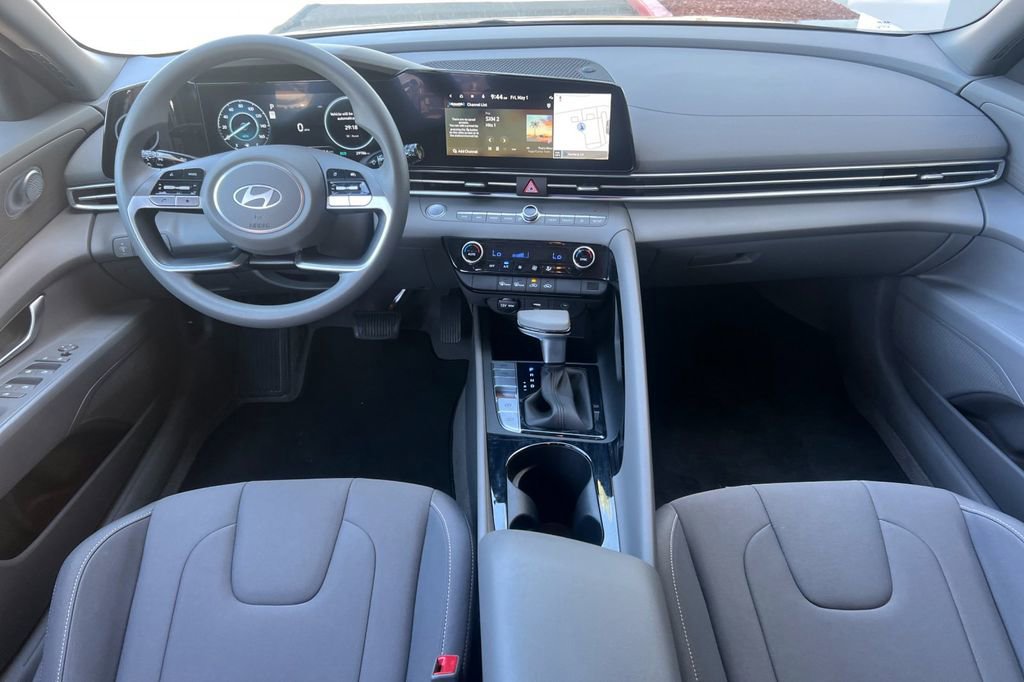 Used 2024 Hyundai Elantra Blue FWD image 15