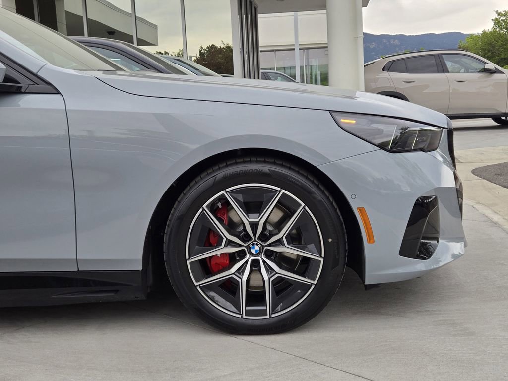 New 2026 BMW i5 eDrive40 w/ M Sport Package AWD/4WD image 9