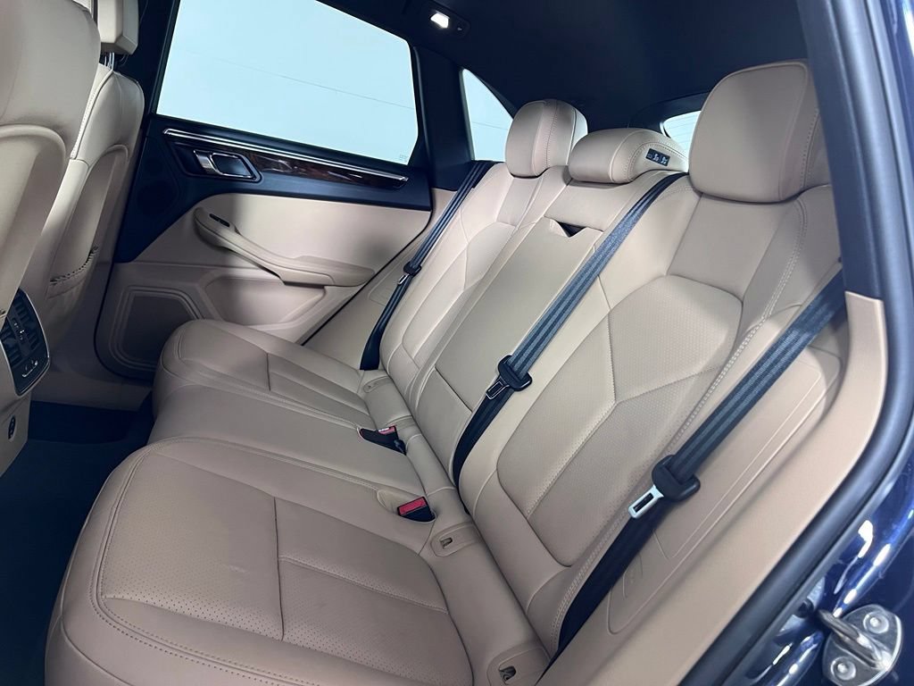 Certified 2023 Porsche Macan S AWD/4WD image 24