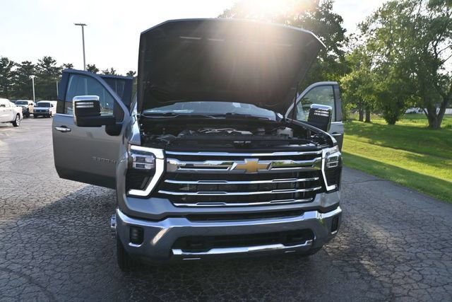 Used 2024 Chevrolet Silverado 3500 LTZ AWD/4WD image 35