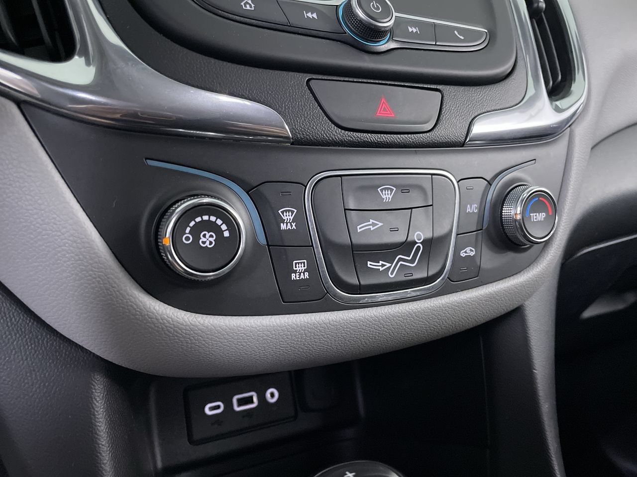 Used 2019 Chevrolet Equinox LT AWD/4WD image 16