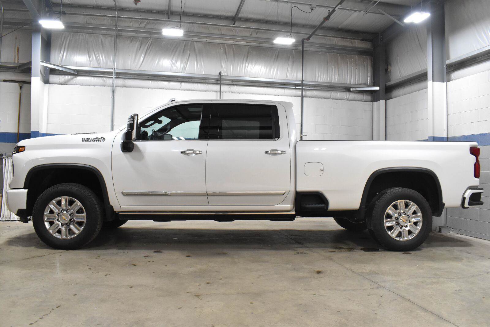 Used 2024 Chevrolet Silverado 3500 High Country w/ High Country Premium Package AWD/4WD image 21