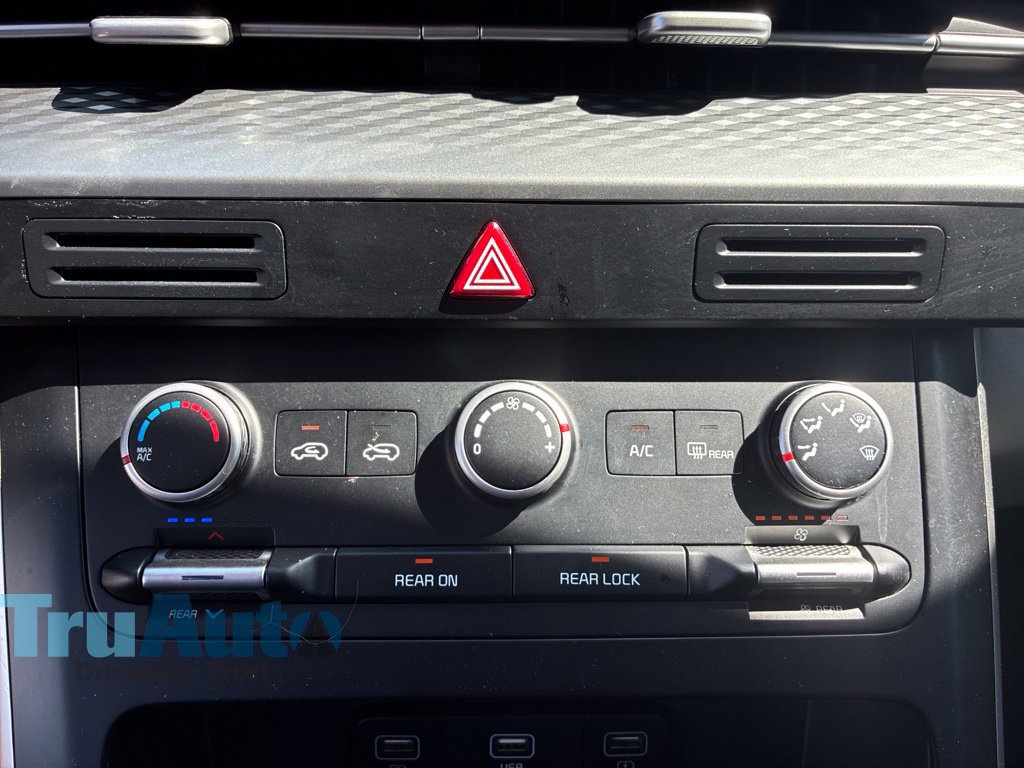 Used 2023 Kia Carnival LX FWD image 33
