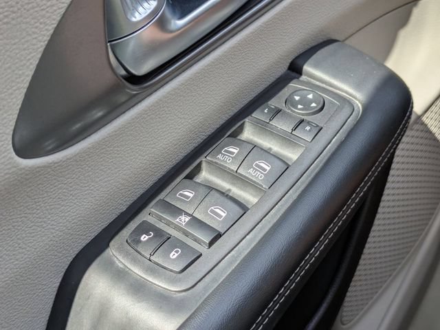 Used 2023 Chrysler Pacifica Touring-L FWD image 26