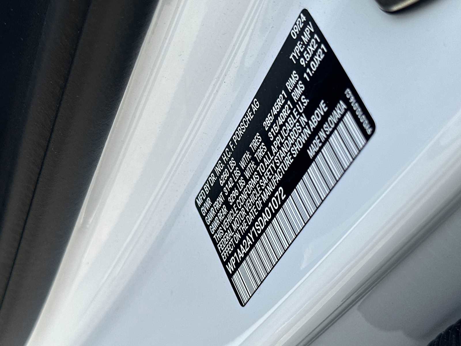 Used 2025 Porsche Cayenne AWD/4WD image 26