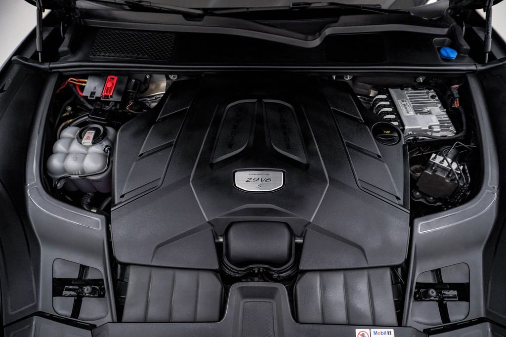 Certified 2023 Porsche Cayenne S AWD/4WD image 29