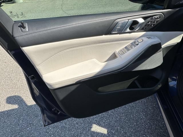 Used 2021 BMW X7 M50i AWD/4WD image 24