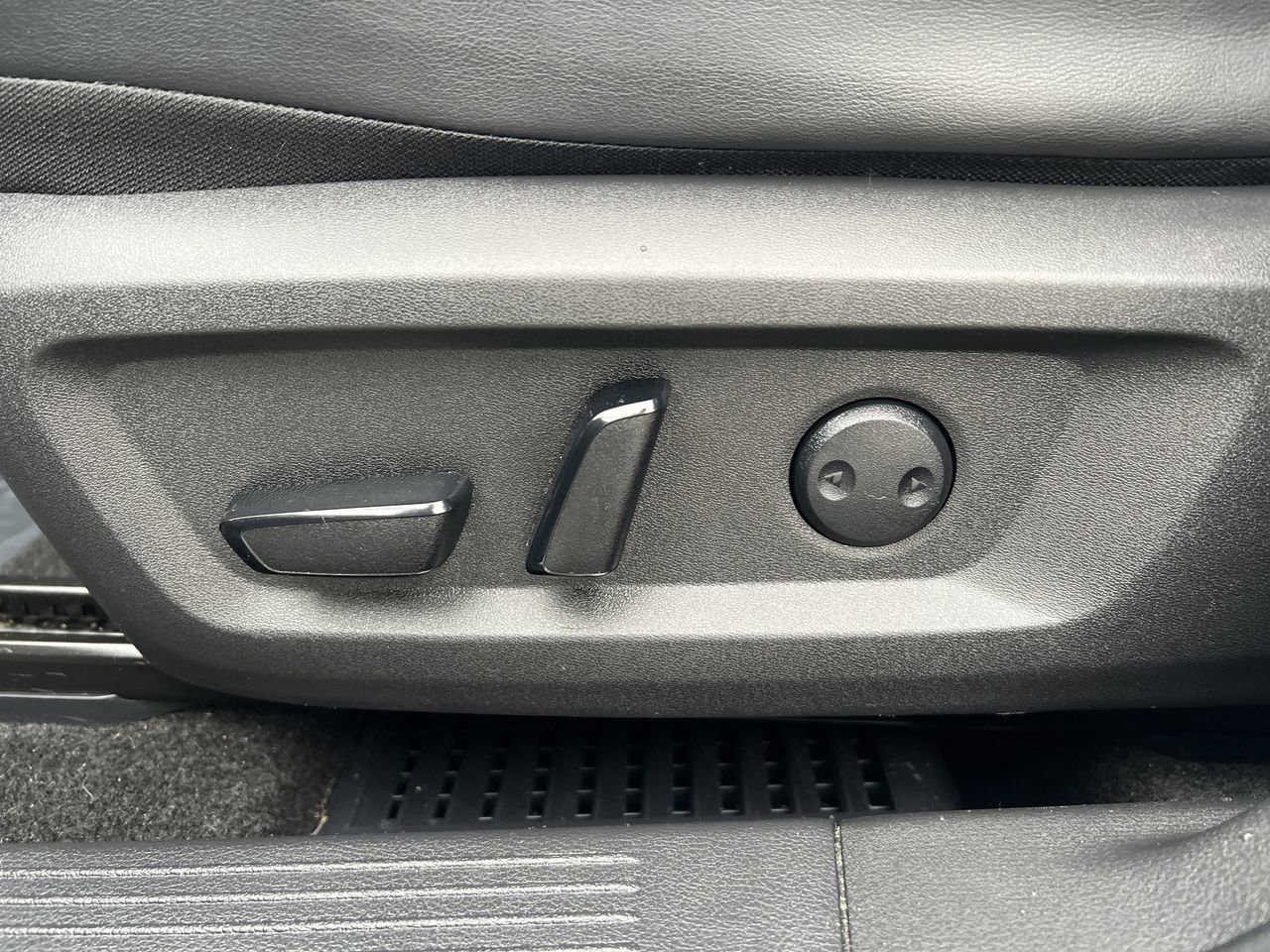 Used 2021 Nissan Rogue Platinum image 23