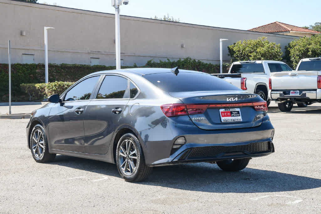 Used 2022 Kia Forte LXS FWD image 4