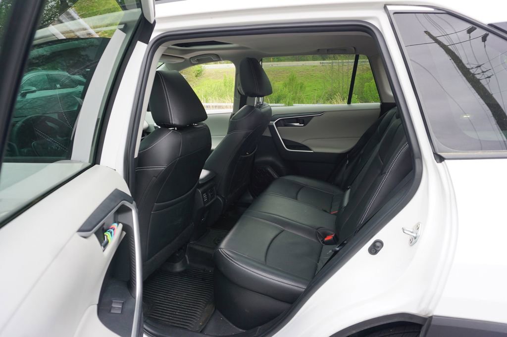 Used 2022 Toyota RAV4 XLE w/ Convenience Package image 15