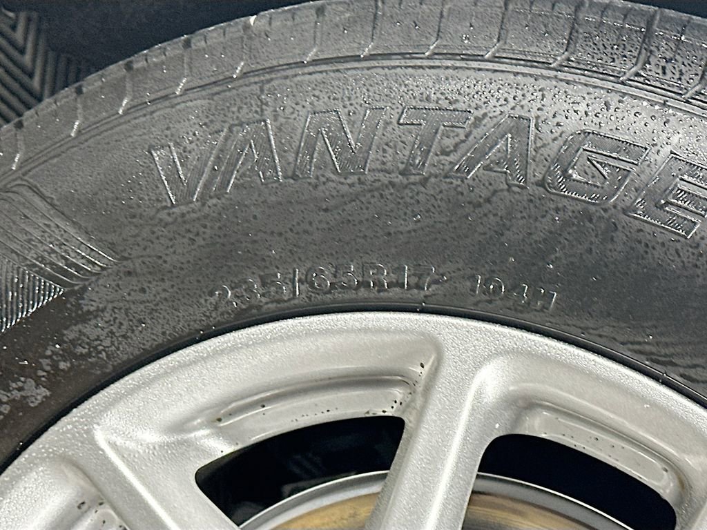 Used 2024 Chrysler Pacifica Touring-L image 32