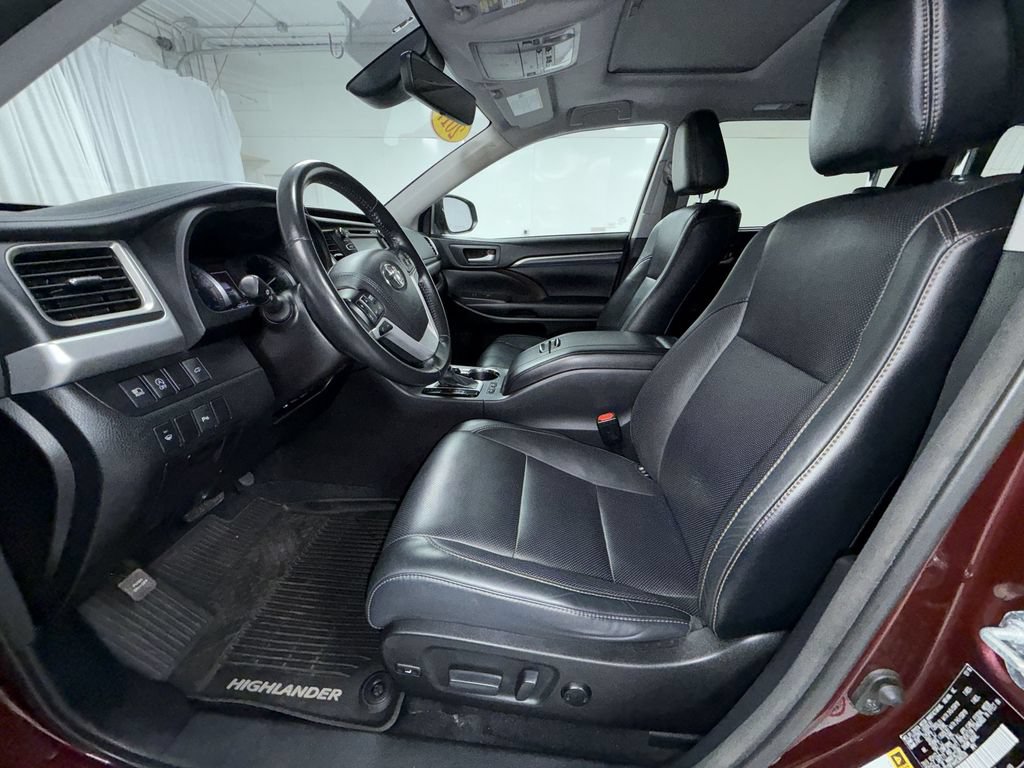 Used 2017 Toyota Highlander Limited AWD/4WD image 14