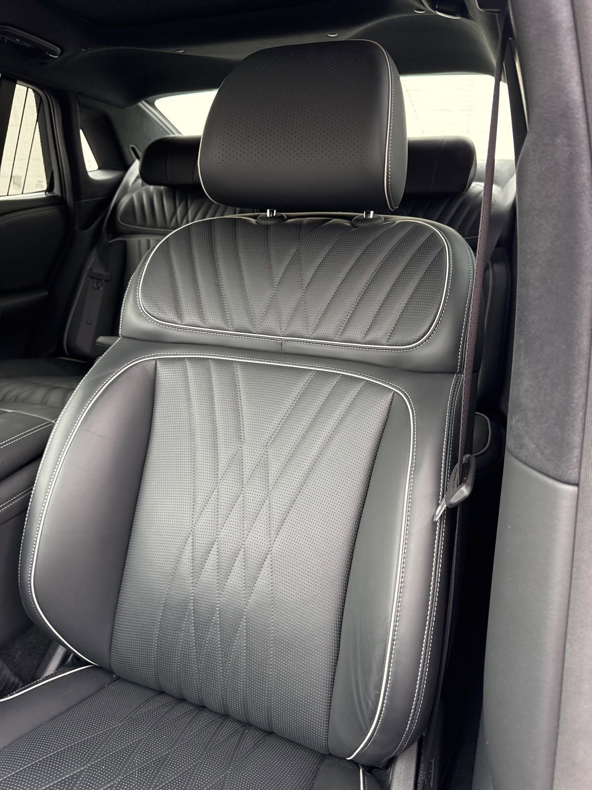 Used 2025 Genesis G90 3.5T image 35