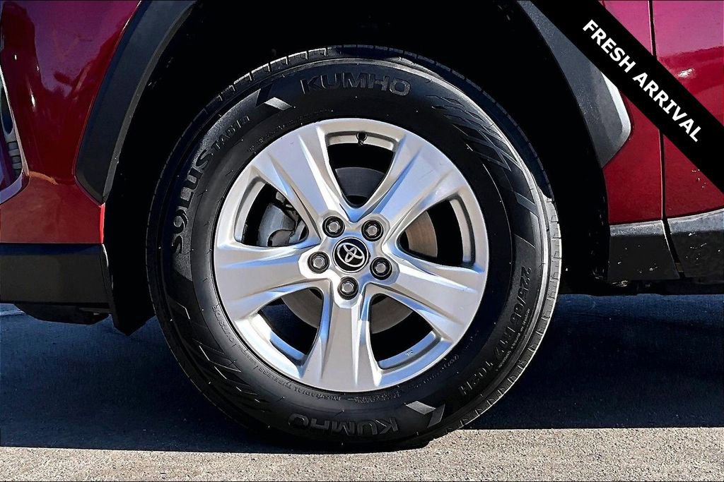 Used 2021 Toyota RAV4 XLE image 32