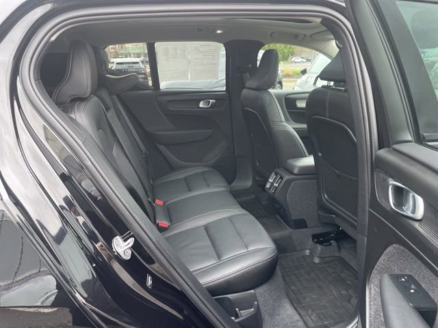 Certified 2024 Volvo XC40 B5 Plus w/ Protection Package Premier image 11