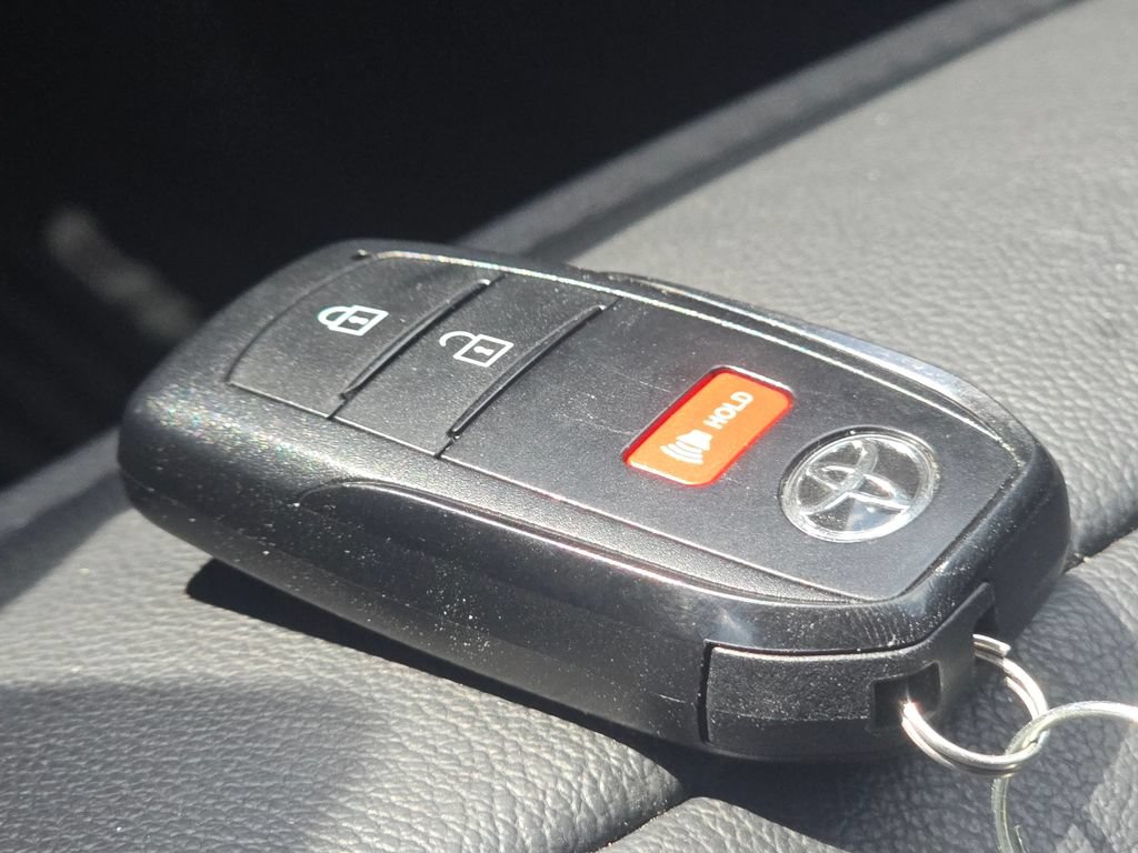 Used 2025 Toyota Tacoma TRD Sport AWD/4WD image 35