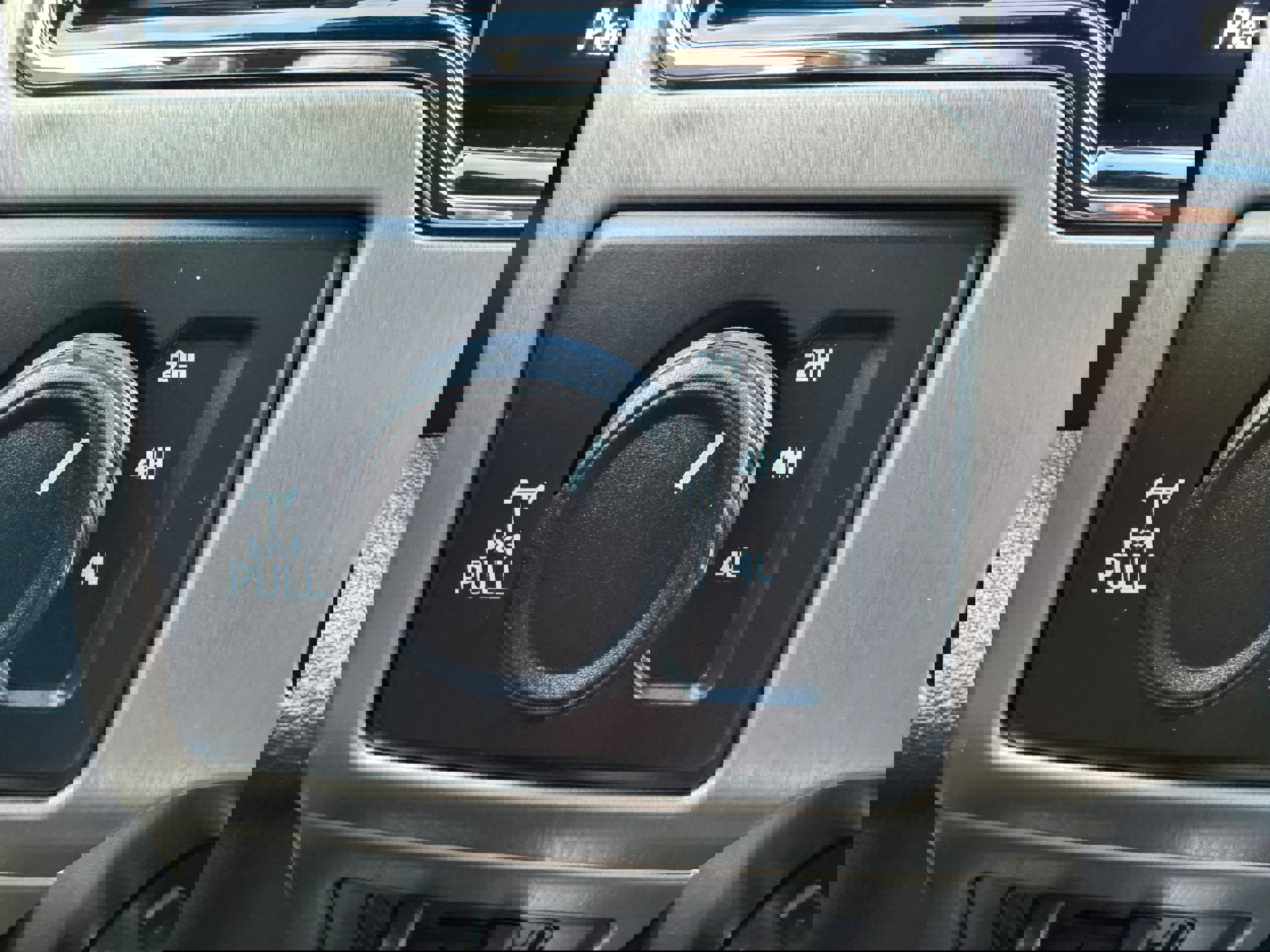 Used 2022 Ford F350 Platinum w/ FX4 Off-Road Package AWD/4WD image 30