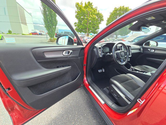 Used 2021 Volvo XC40 T5 R-Design image 22